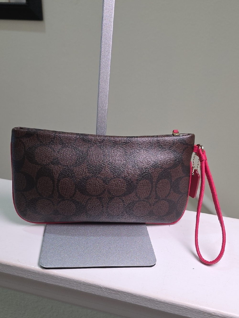COACH F65748 Brown/Black Signature Print w/ Red Trim Large Wristlet EUC - Picture 10 of 15